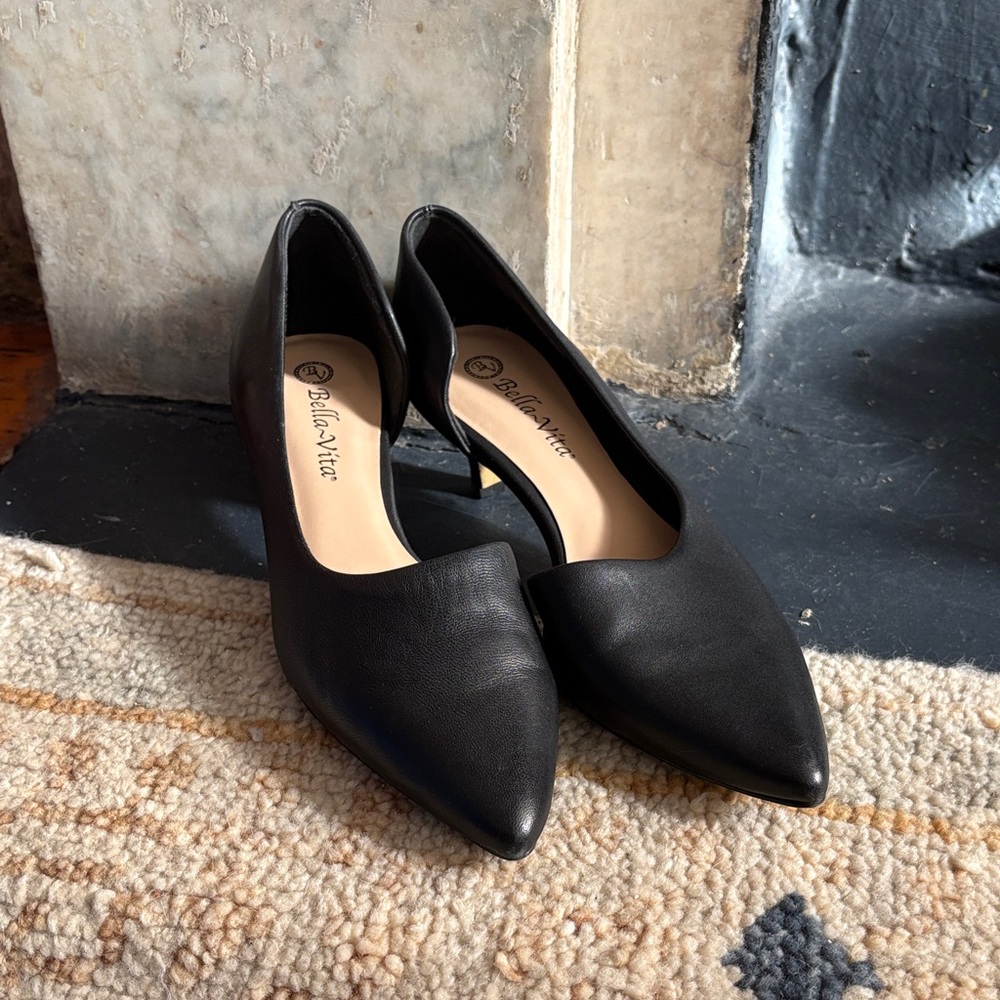 Bella Vita Women's Classic Black Heels